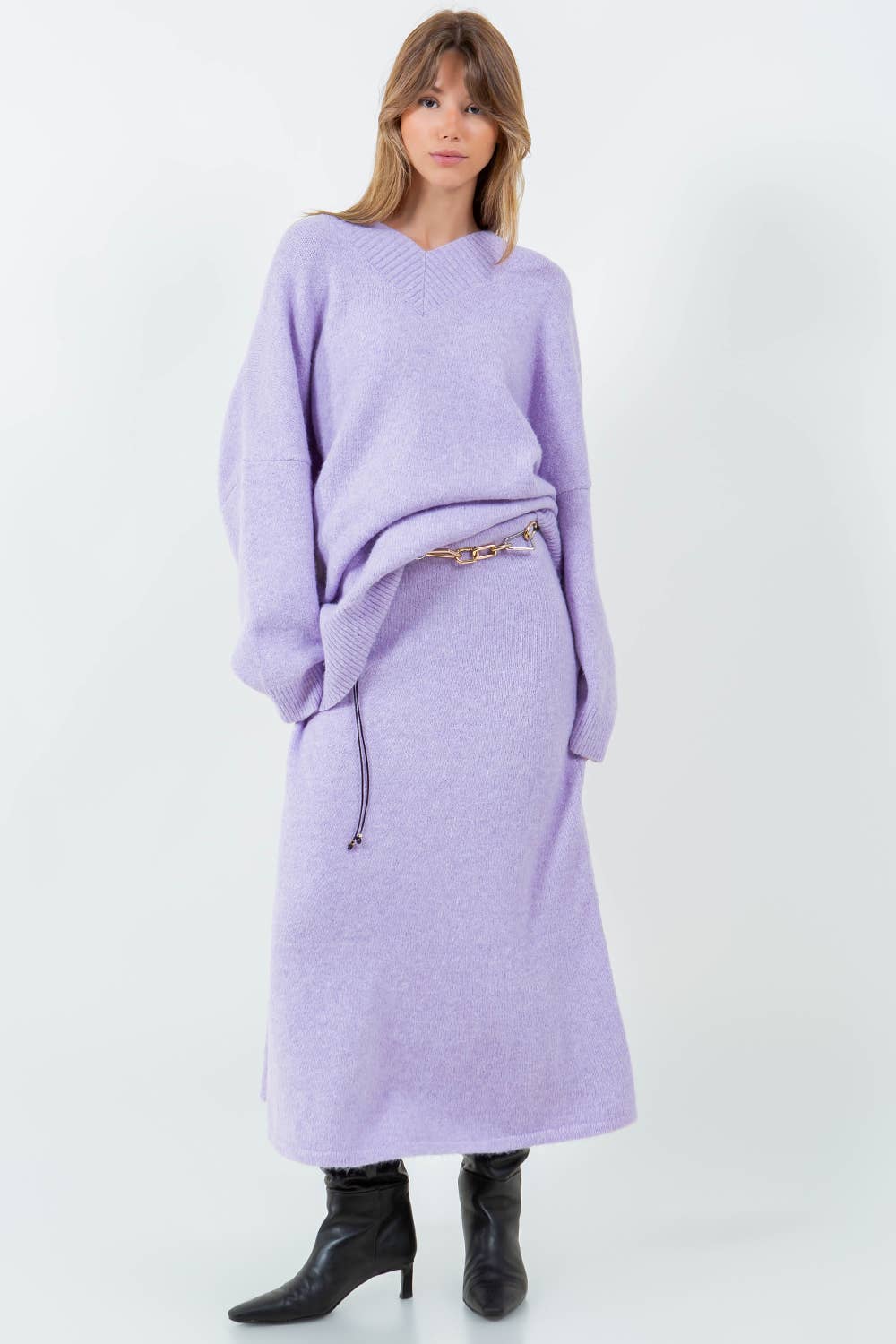 OVERSIZED V-NECK FUZZY KNITDOWN SWEATER - LAVENDER