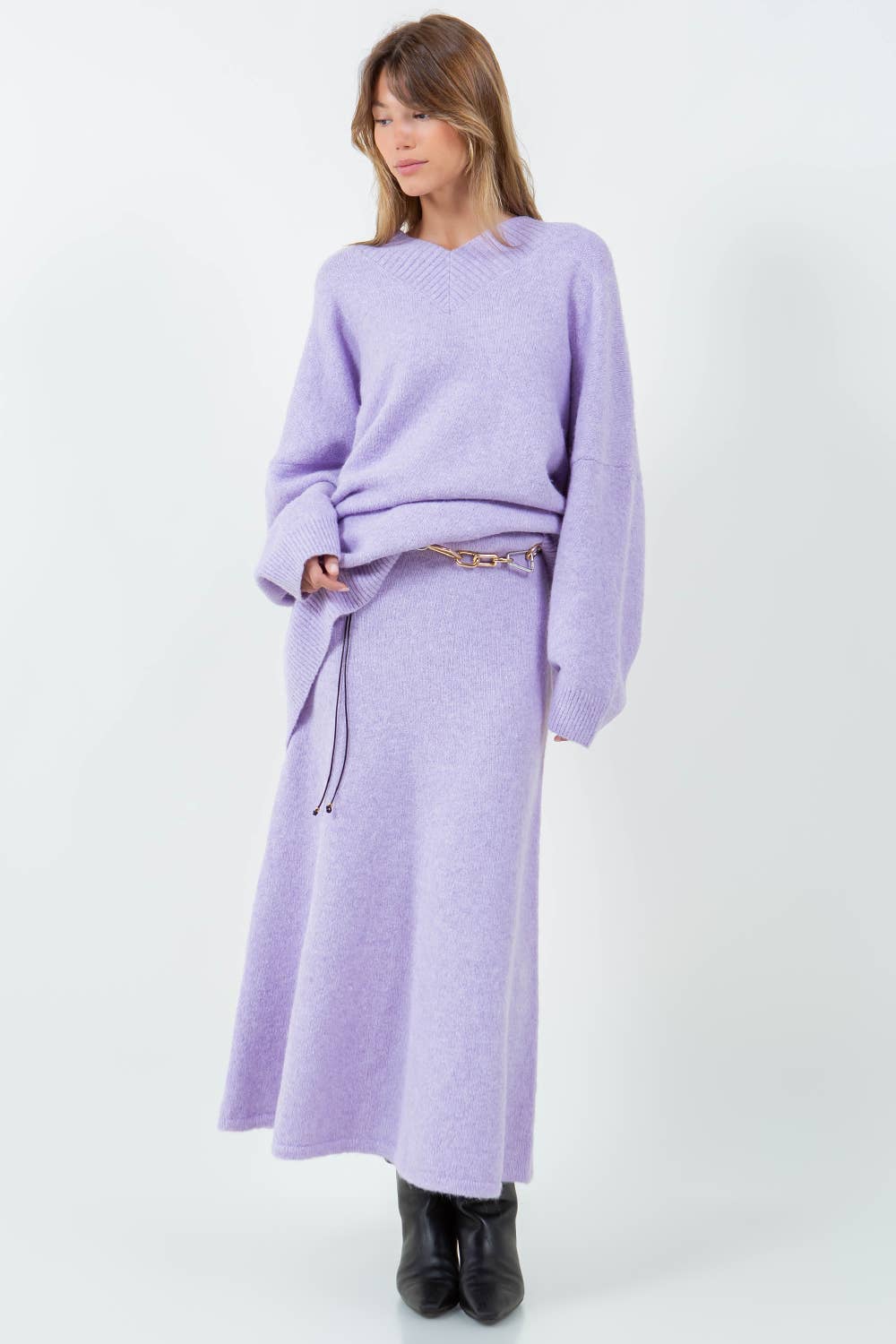 OVERSIZED V-NECK FUZZY KNITDOWN SWEATER - LAVENDER